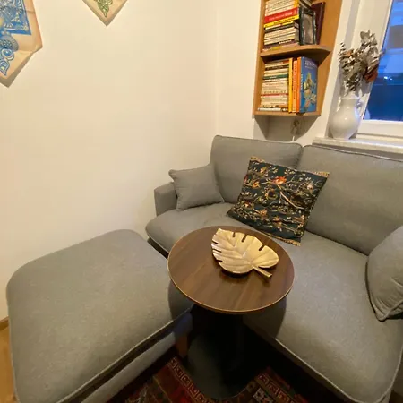 Harry Potter Inspired 2bdr, Old Town Apartment *